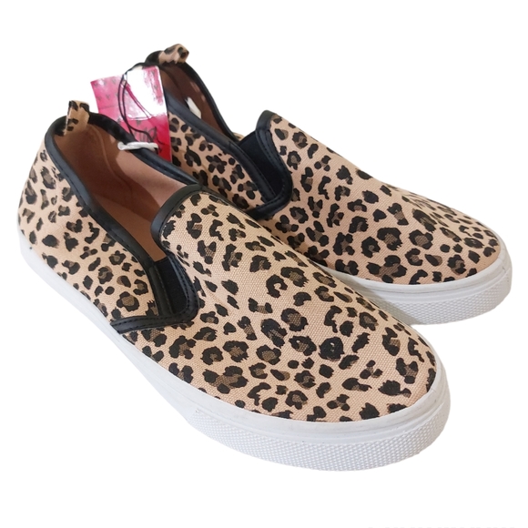 Aviva Girl Other - Aviva Girl Leopard Print Slip On Fashion Flat Sneakers Girls Big Kid NWT